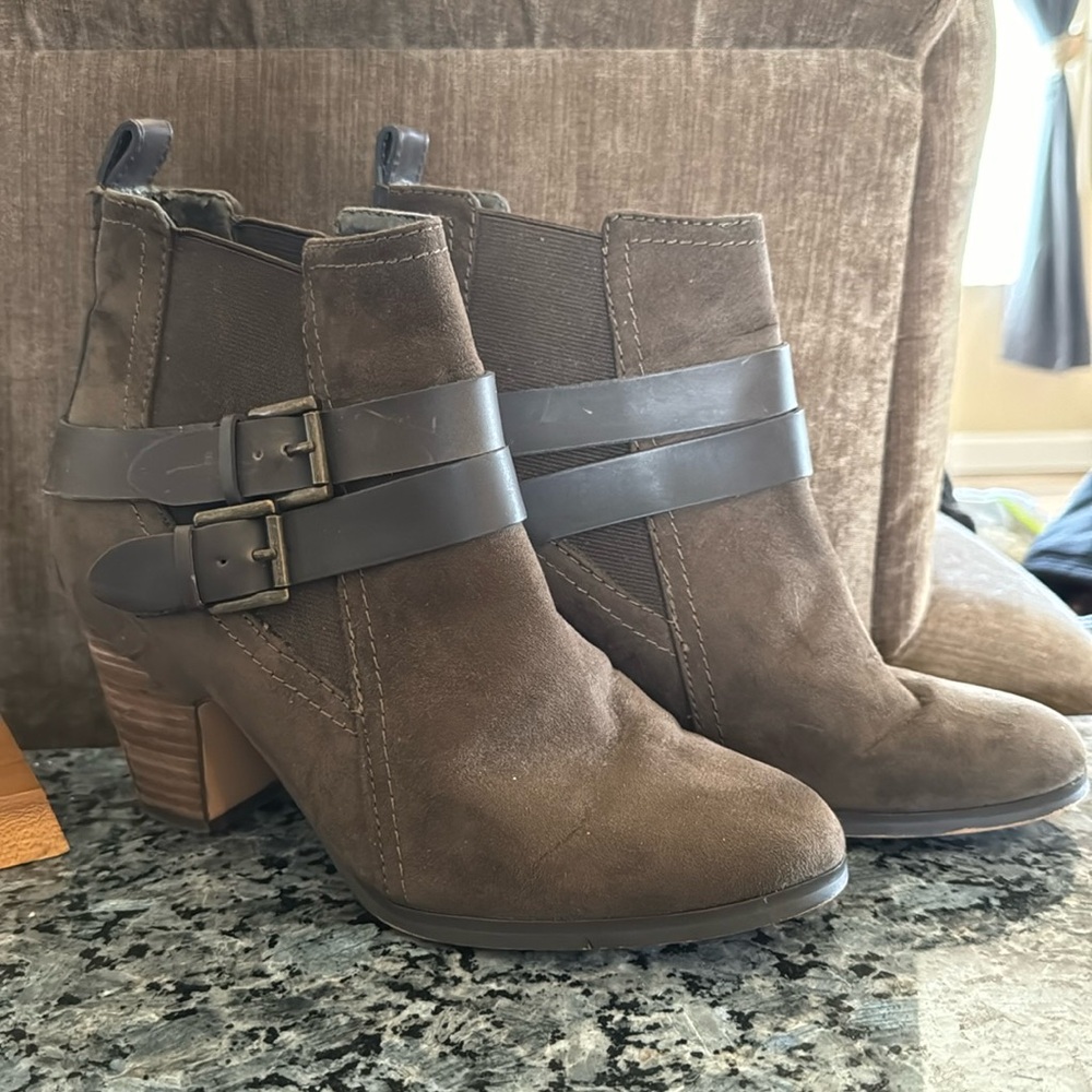 💙 2 for $10 💙 Crown Vintage Booties